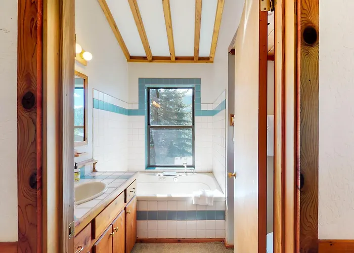 Classic Donner Lake View Cabin